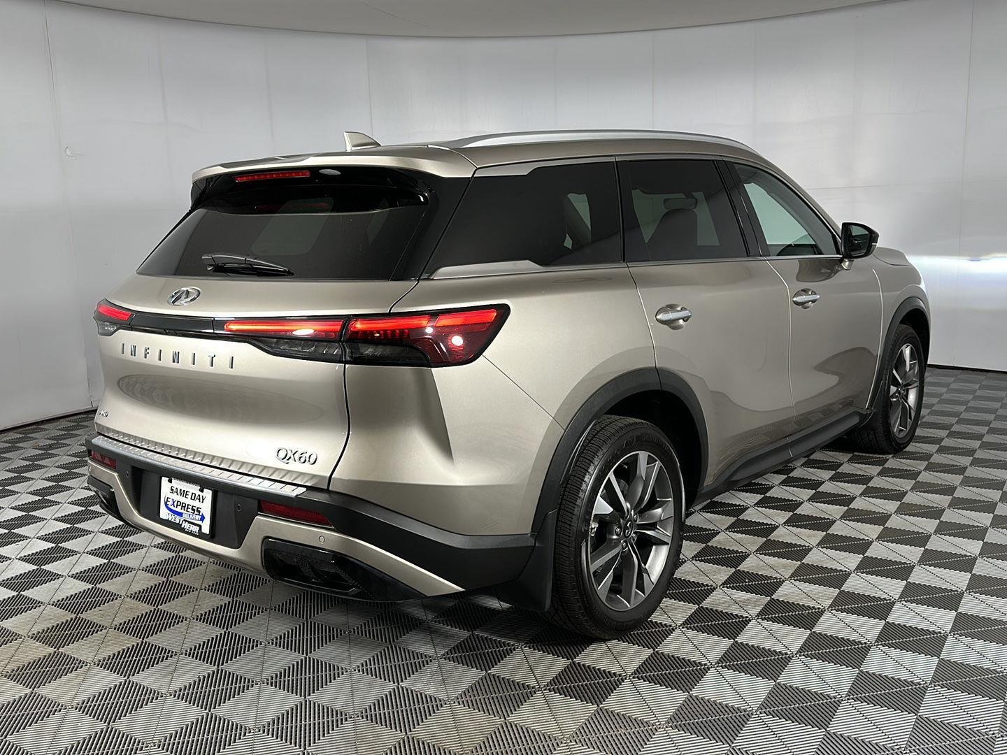 Used 2023 Warm Titanium INFINITI LUXE image 7