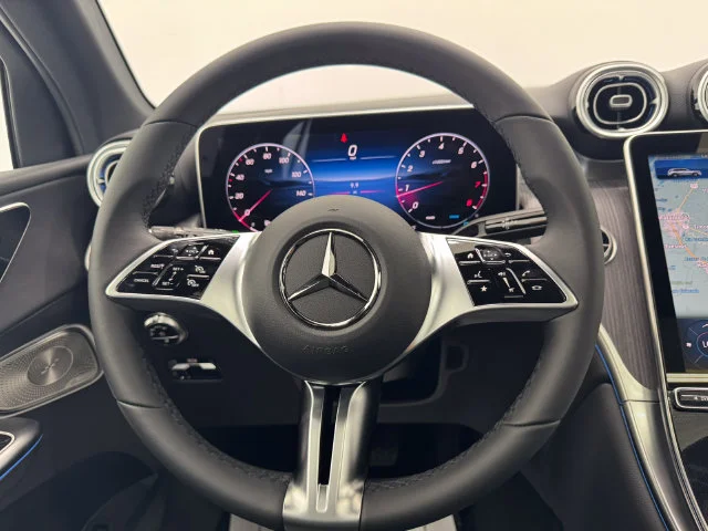 New 2026 Polar White Mercedes-Benz GLC 300 image 25