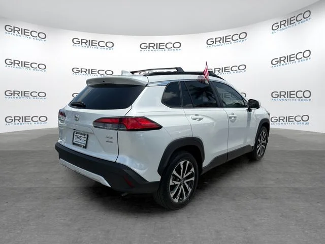 Used 2022 Beige Toyota XLE image 7