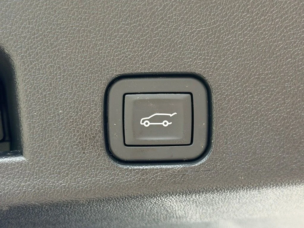 Used 2026 White Chevrolet LT image 32