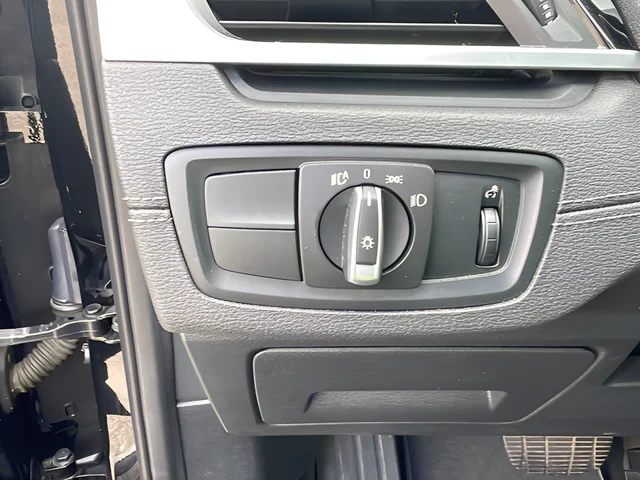 Used 2022 Black BMW xDrive28i image 20