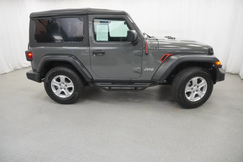 Used 2019 Gray Jeep Sport S image 17