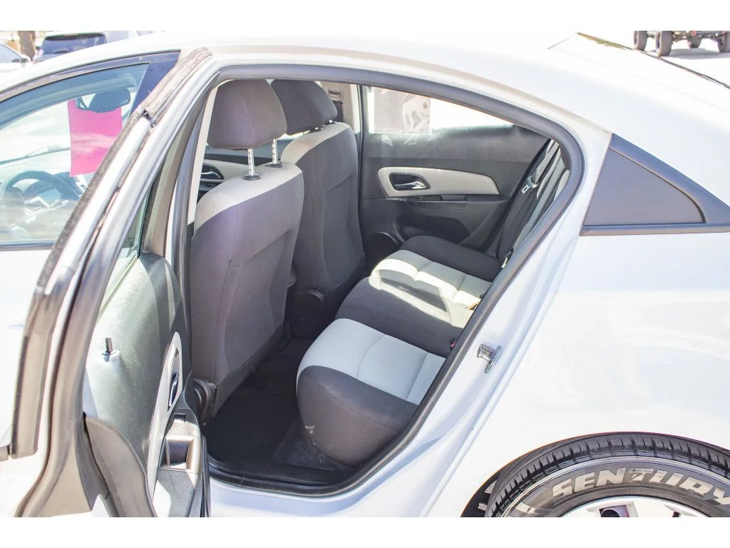 Used 2015 Summit White Chevrolet LS image 16
