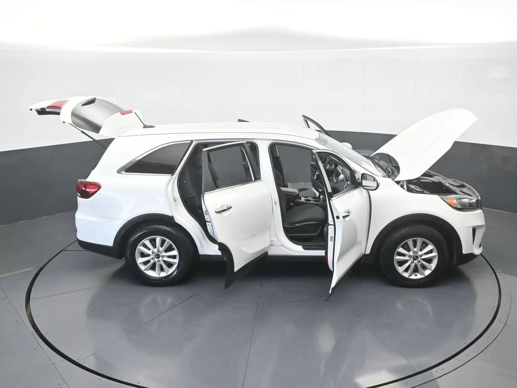 Used 2020 Snow White Pearl Kia LX image 62