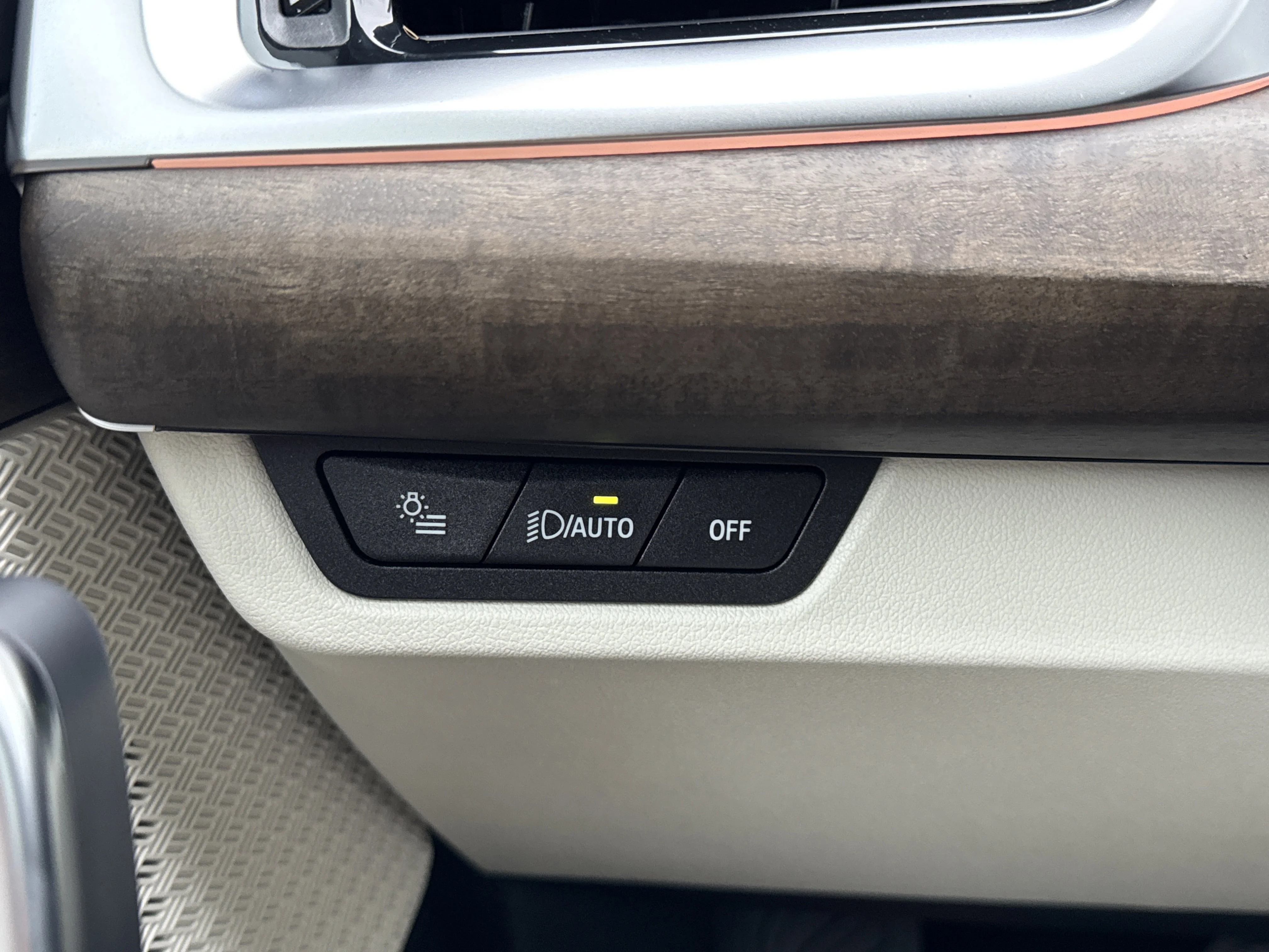 New 2026 SPACE SILVER BMW xDrive28i image 19