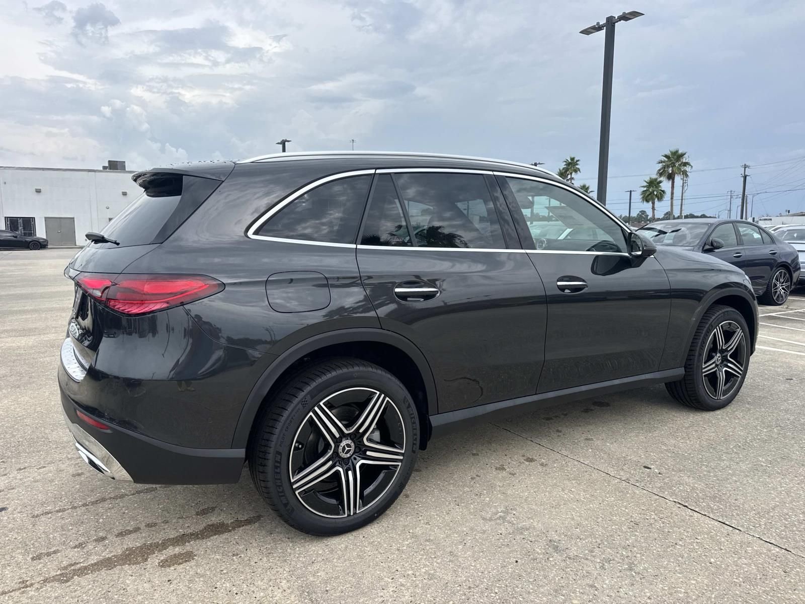 New 2027 Gray Mercedes-Benz GLC 300 image 5