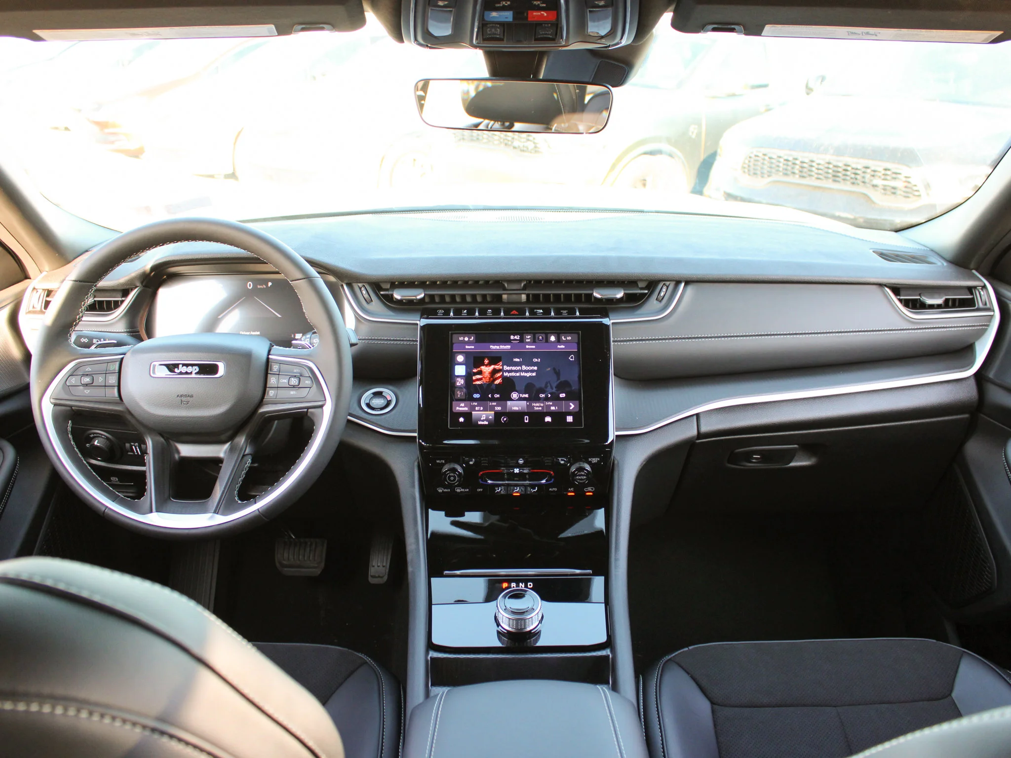 New 2025 White Jeep Altitude* Sunroof, Heated Leather, Trailer Tow Pkg image 15