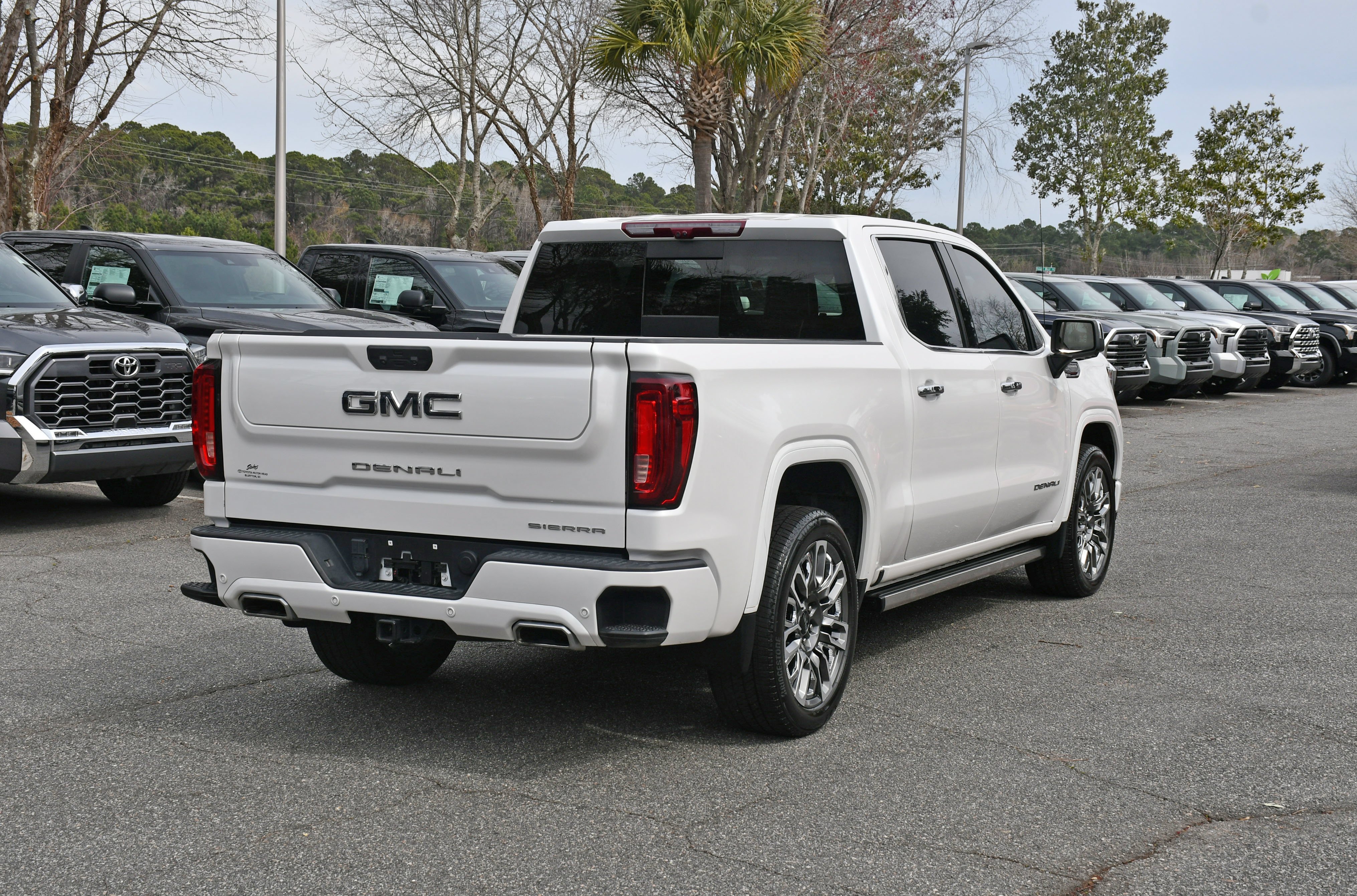 Used 2024 White GMC Denali Ultimate image 4