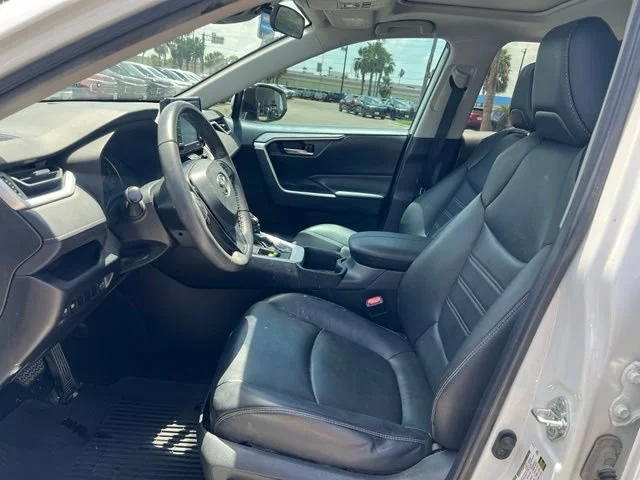 Used 2022 White Toyota XLE Premium image 12