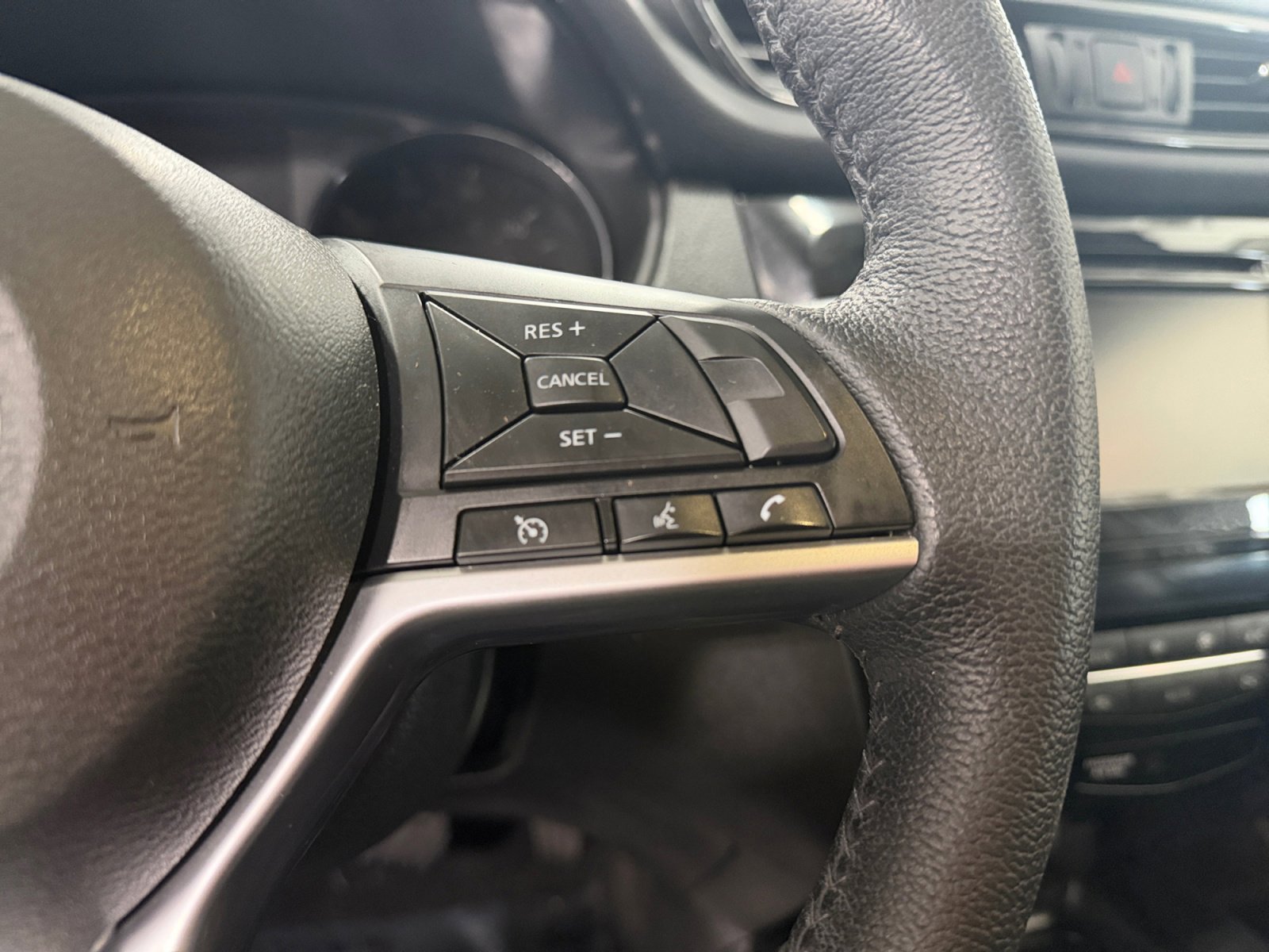 Used 2019 Glacier White Nissan SV image 12