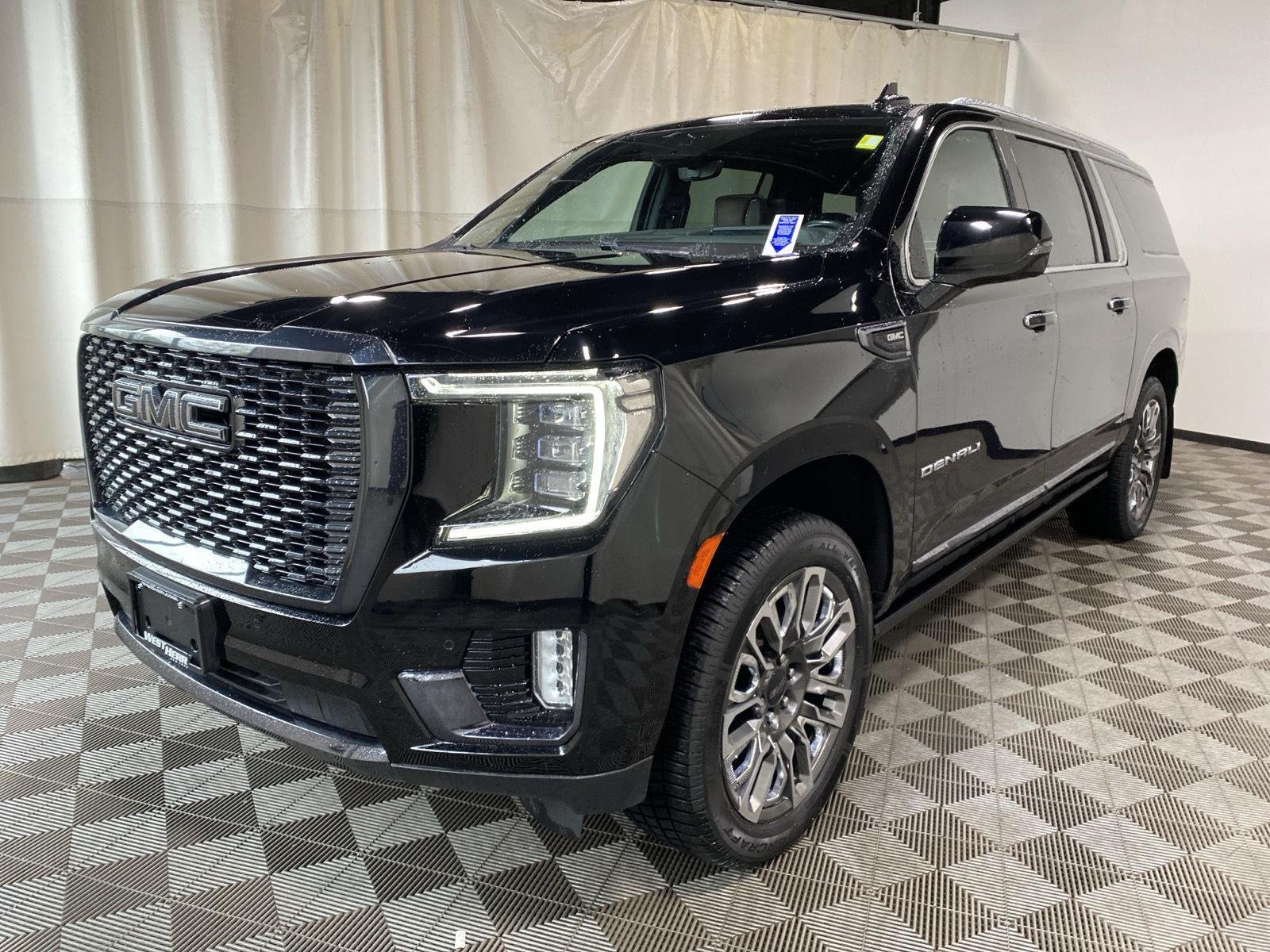 Used 2023 Onyx Black GMC Denali Ultimate image 3