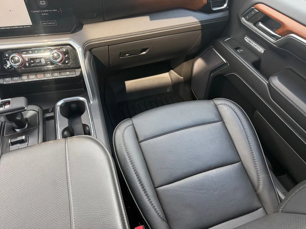 Used 2023 White GMC Denali image 12