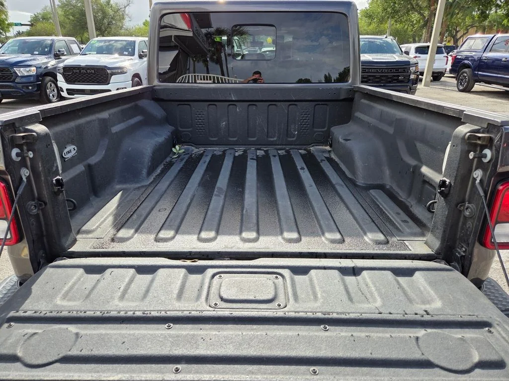 Used 2020 Gray Jeep Overland image 9