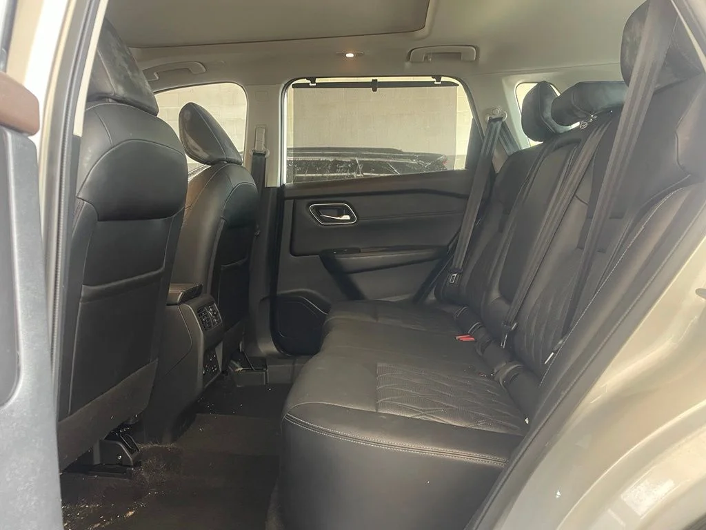 Used 2022 Silver Nissan Platinum image 17