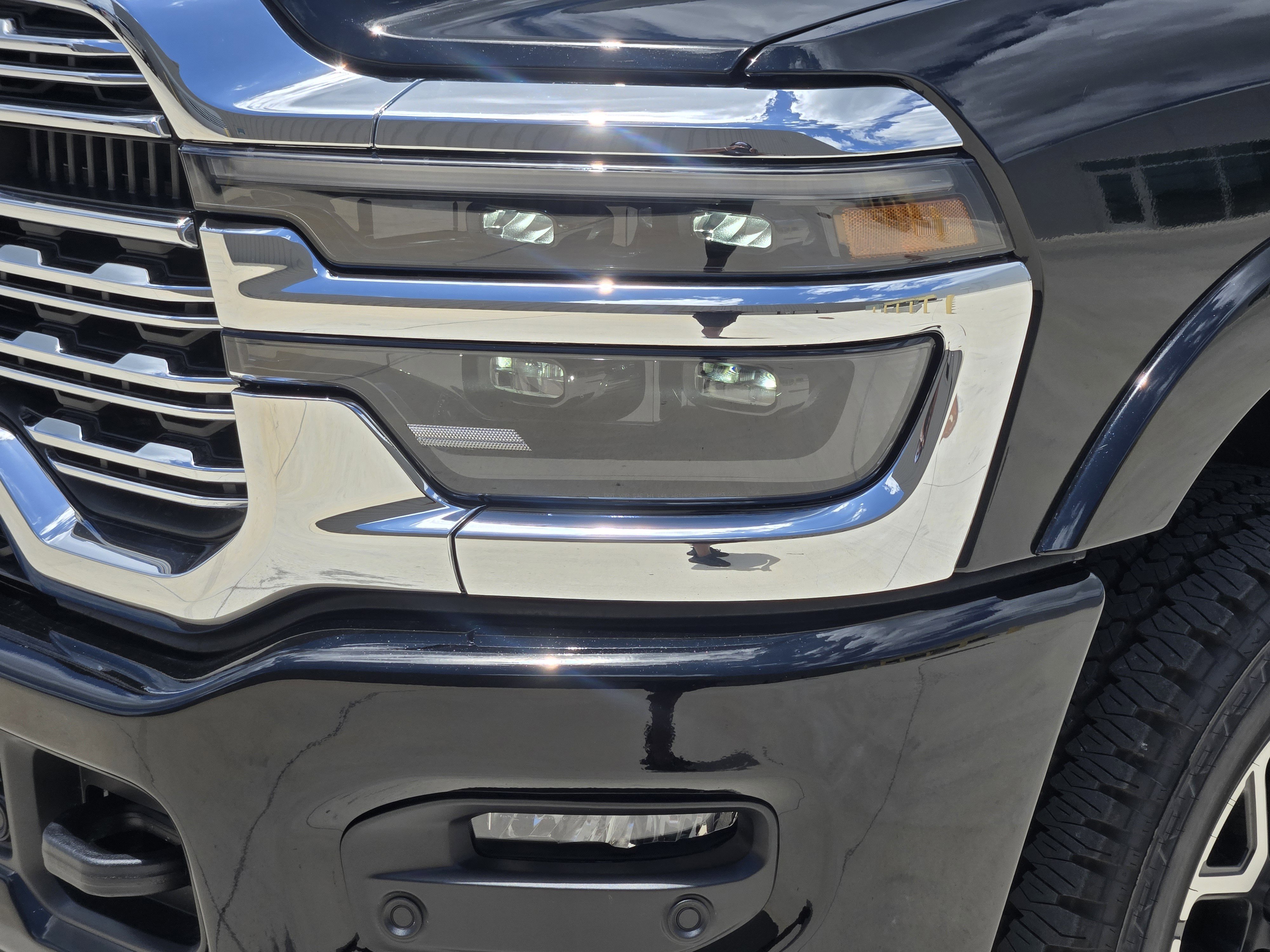 New 2026 Diamond Black Crystal Pearl-Coat Exterior Paint RAM Longhorn image 7