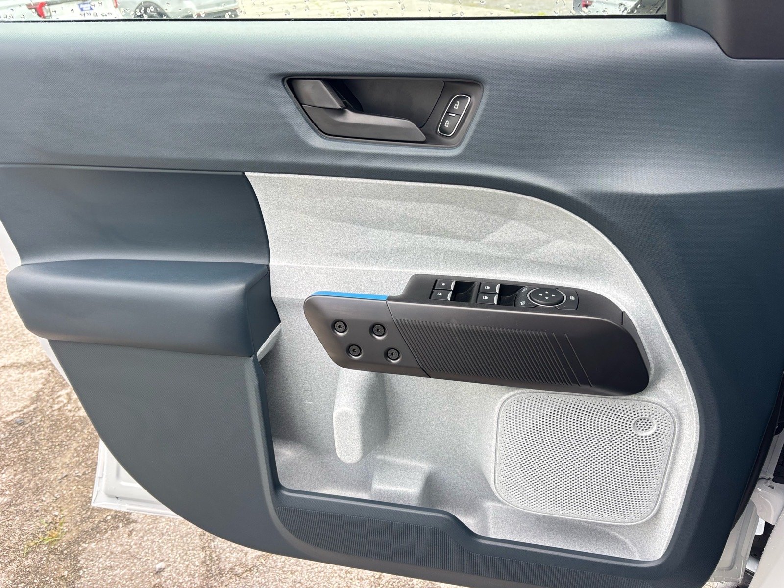 New 2026 Oxford White Ford XLT image 7