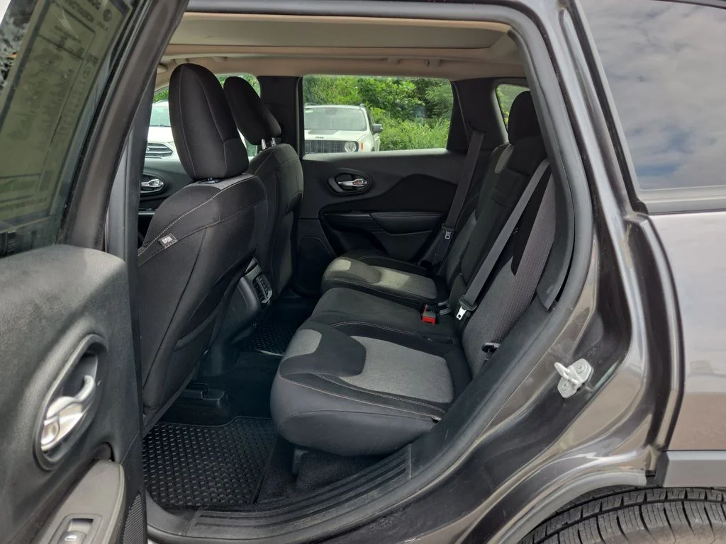 Used 2014 Gray Jeep Latitude image 16