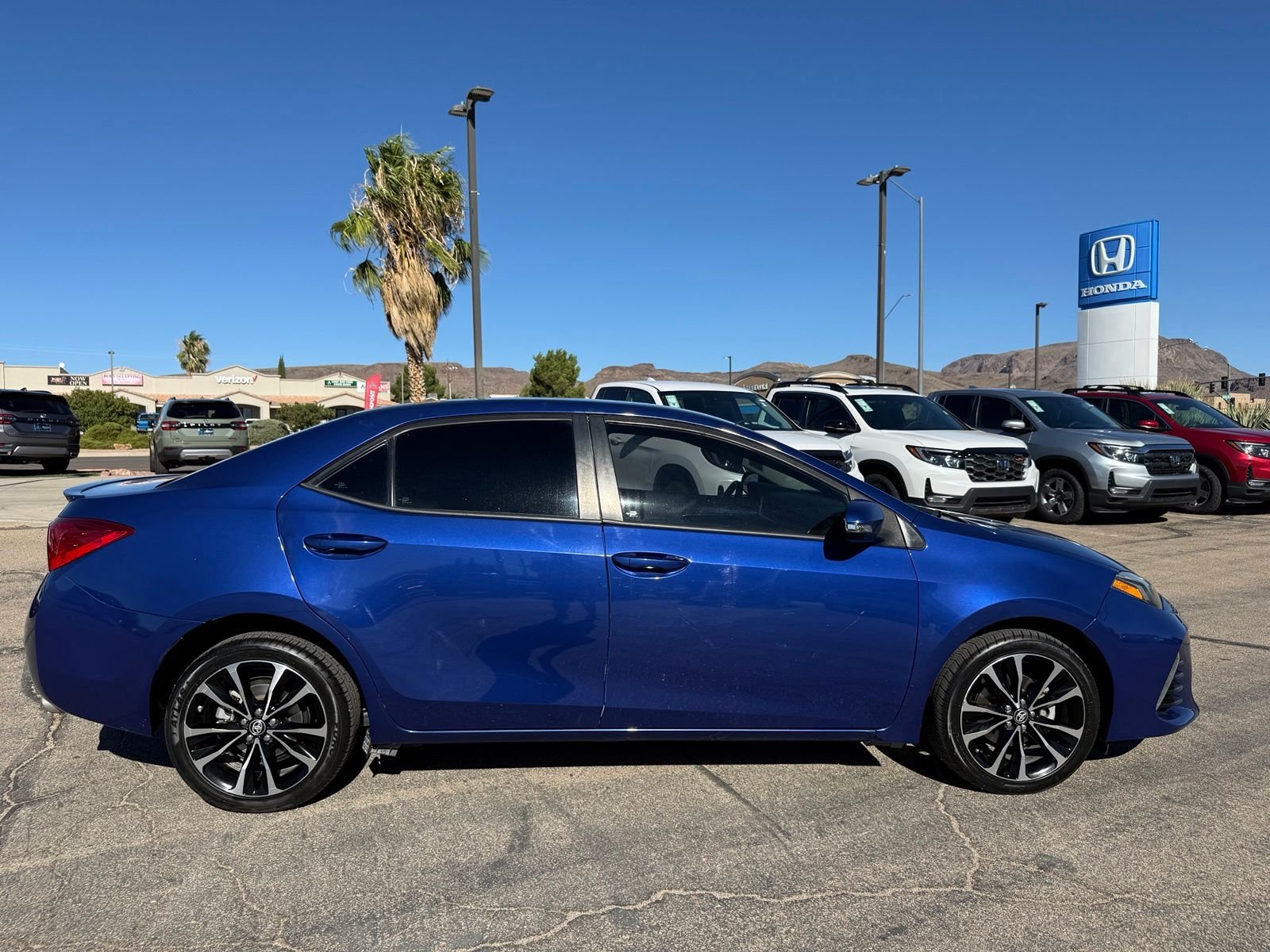 Used 2018 Blue Toyota SE image 4