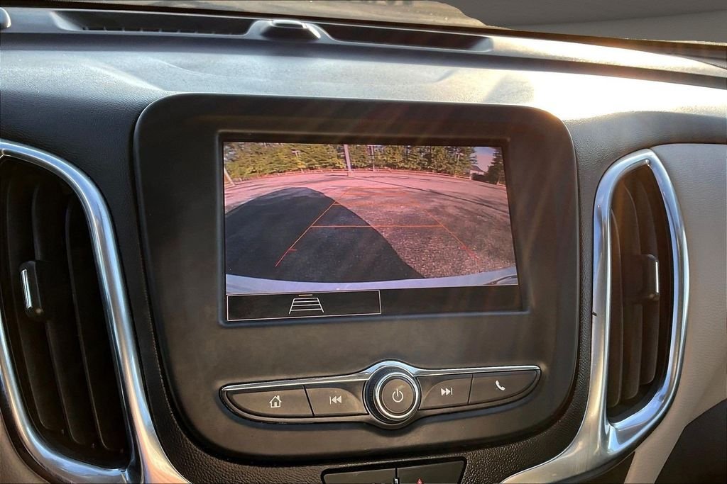 Used 2022 White Chevrolet LS image 18