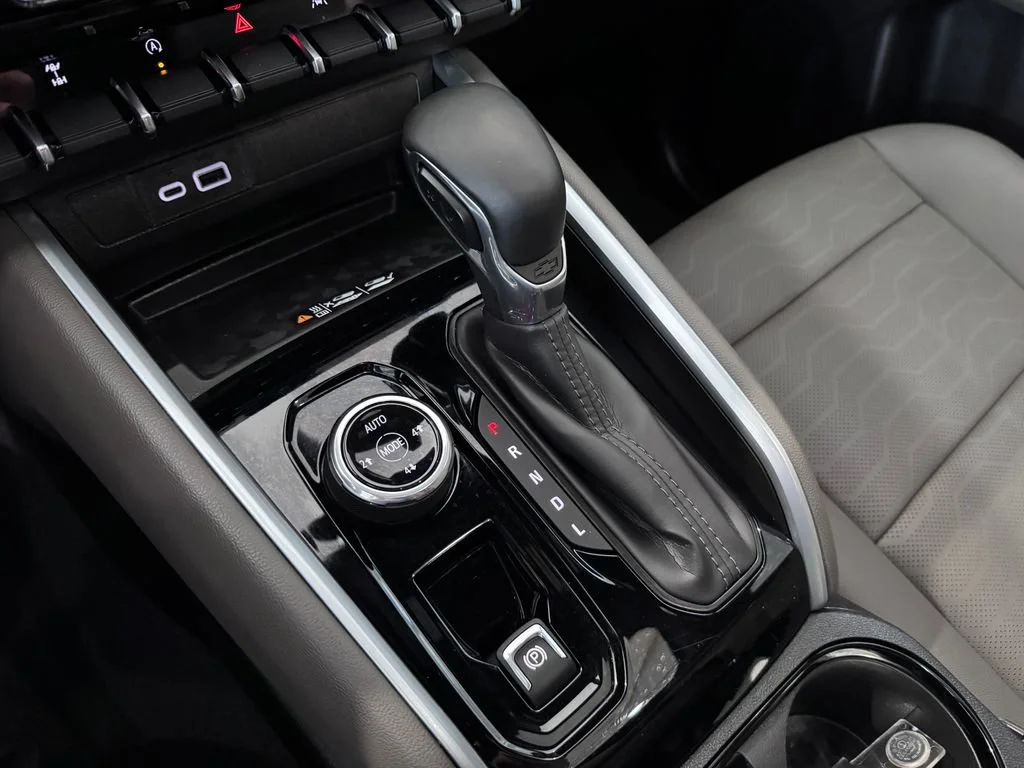 2025 Chevrolet Colorado ZR2 - Photo 22