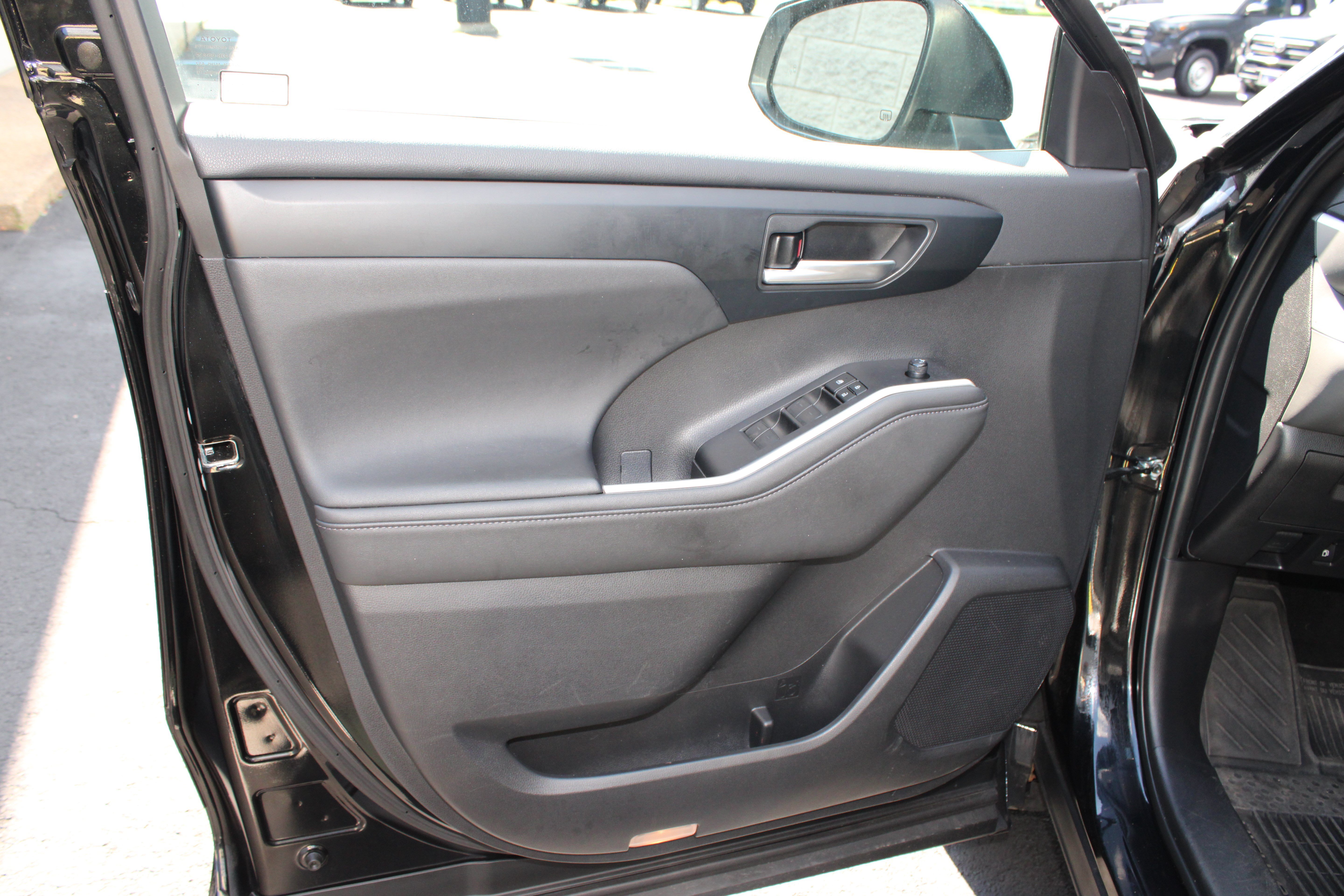 2023 Toyota Highlander XLE - Photo 13