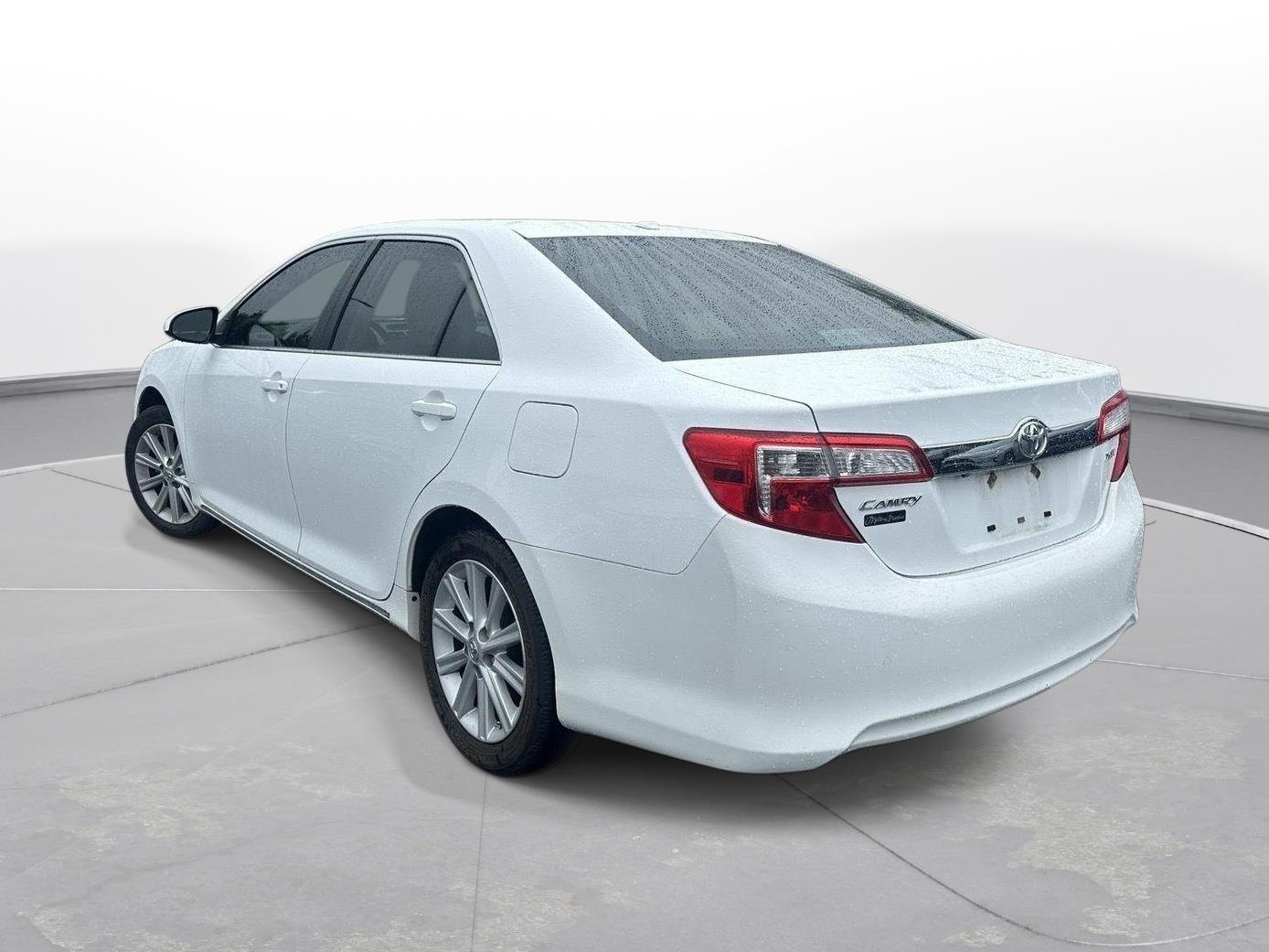 Used 2012 Super White Toyota XLE image 8