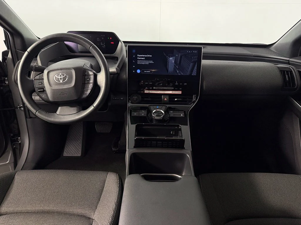 Certified Used 2025  Toyota XLE image 13