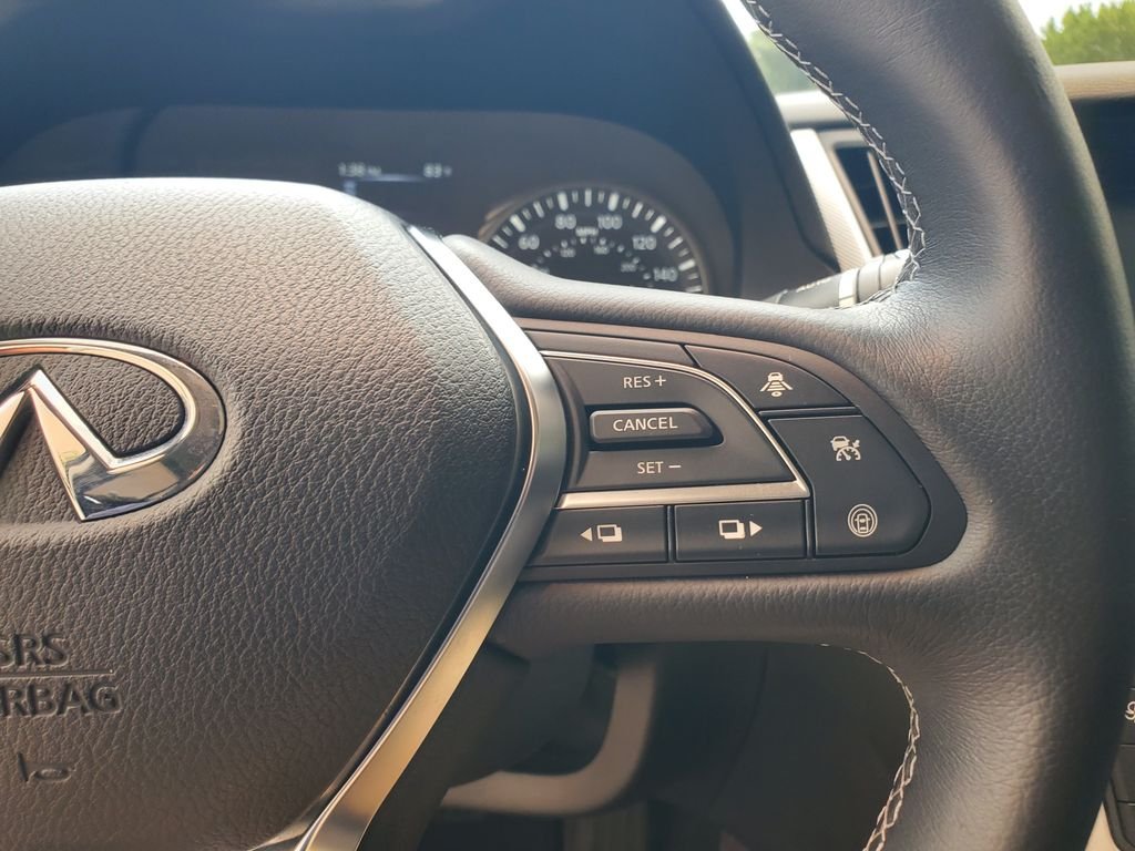 Used 2023 White INFINITI LUXE image 24