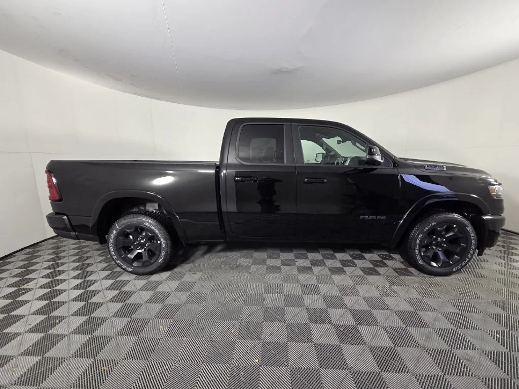New 2026 Diamond Black Crystal Pearl-Coat Exterior Paint RAM Big Horn image 5