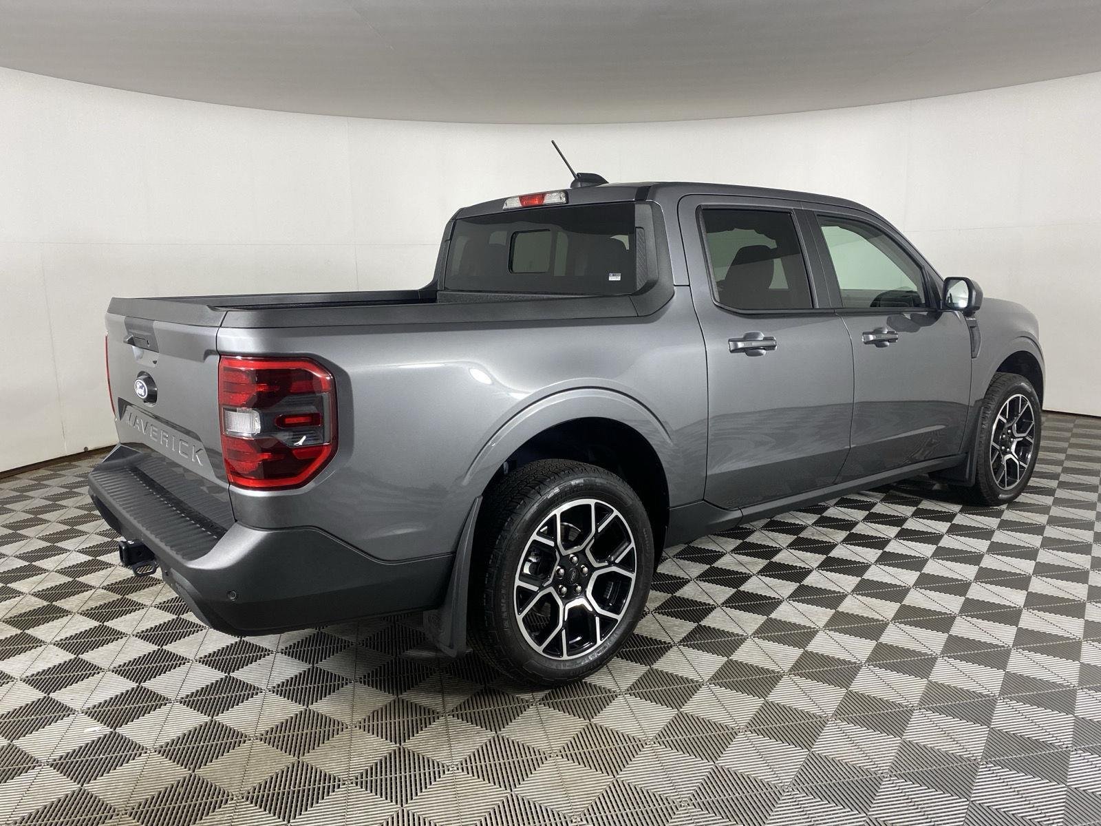 Used 2025 Carbonized Gray Metallic Ford  image 17