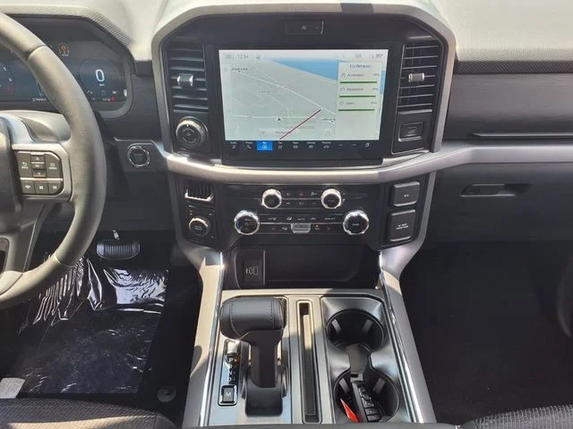 New 2026 Oxford White Ford XLT image 7
