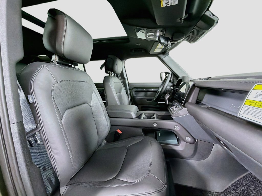 New 2026 Woolstone Green Land Rover X-Dynamic SE image 30