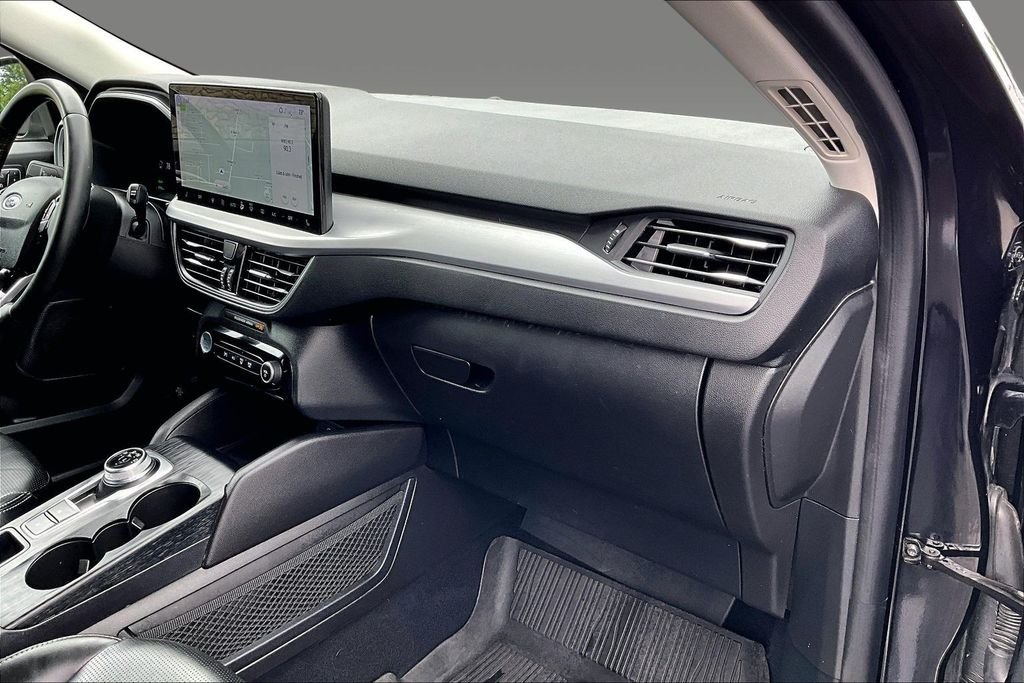 Used 2023 Black Metallic Ford Platinum image 10