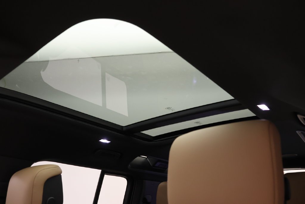 New 2026 Woolstone Green LAND ROVER X-Dynamic SE image 13