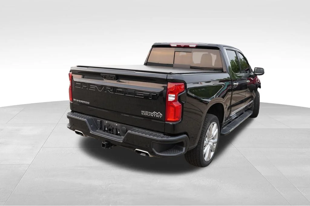 Used 2024 Black Chevrolet High Country image 3