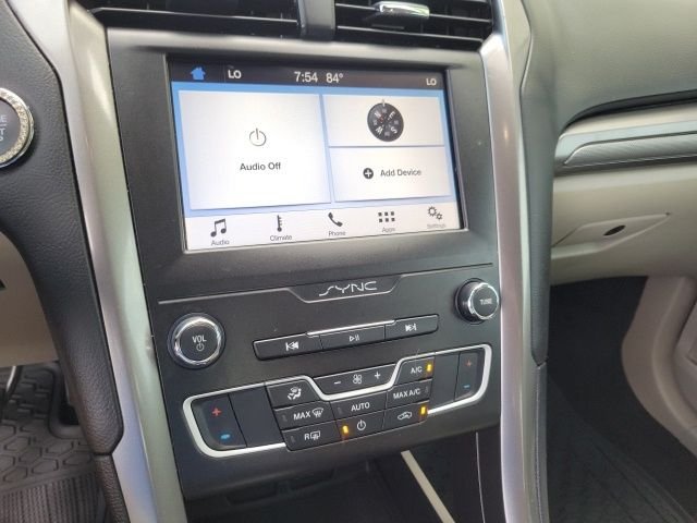 Used 2019 Blue Ford SE image 18
