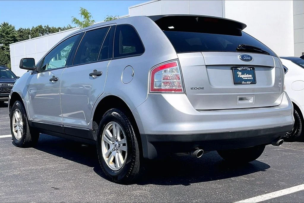 Used 2010  Ford SE image 9