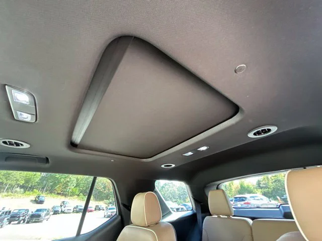 Used 2022 Beige Chevrolet Premier image 23