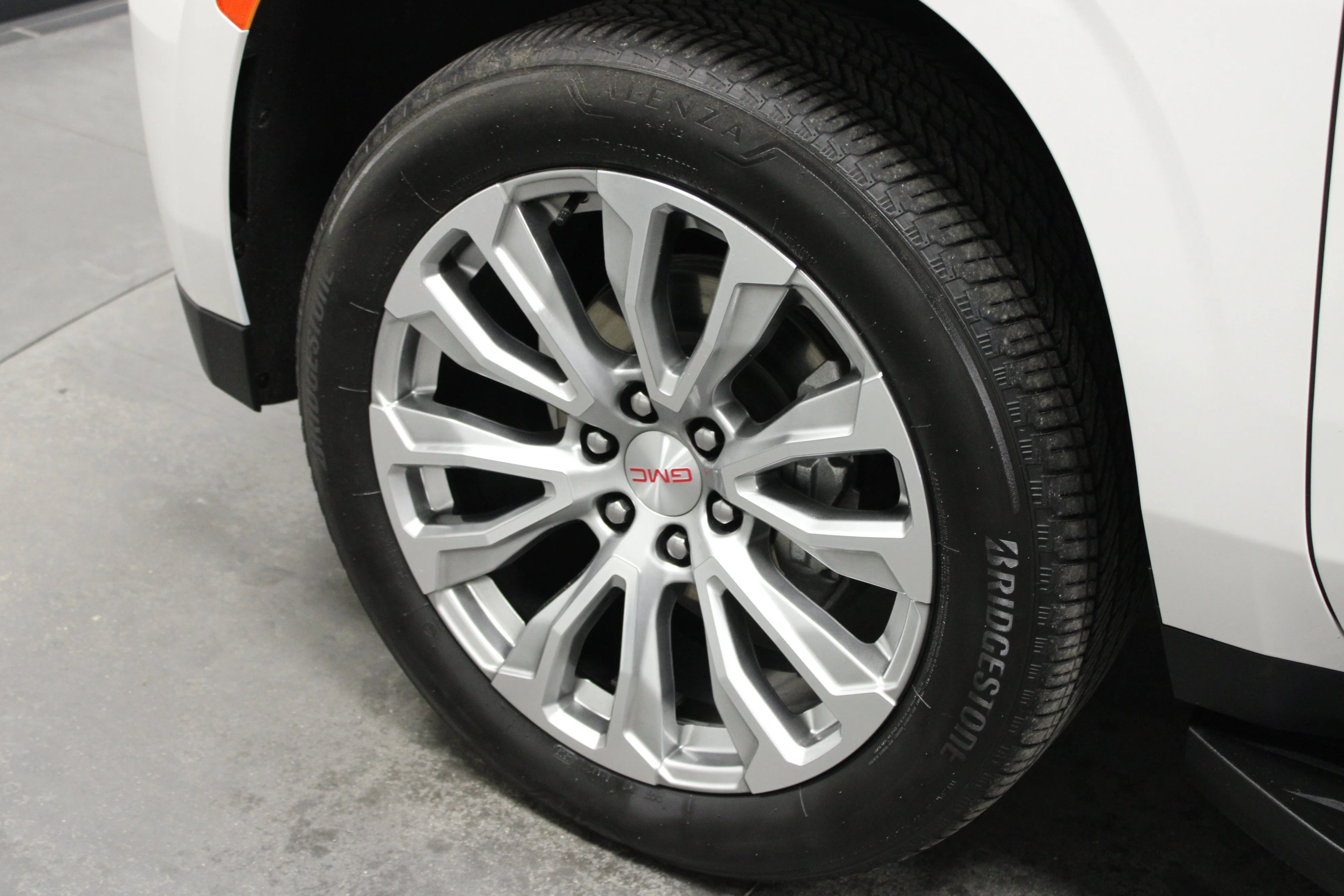 Used 2024 White Frost Tricoat GMC Denali image 10