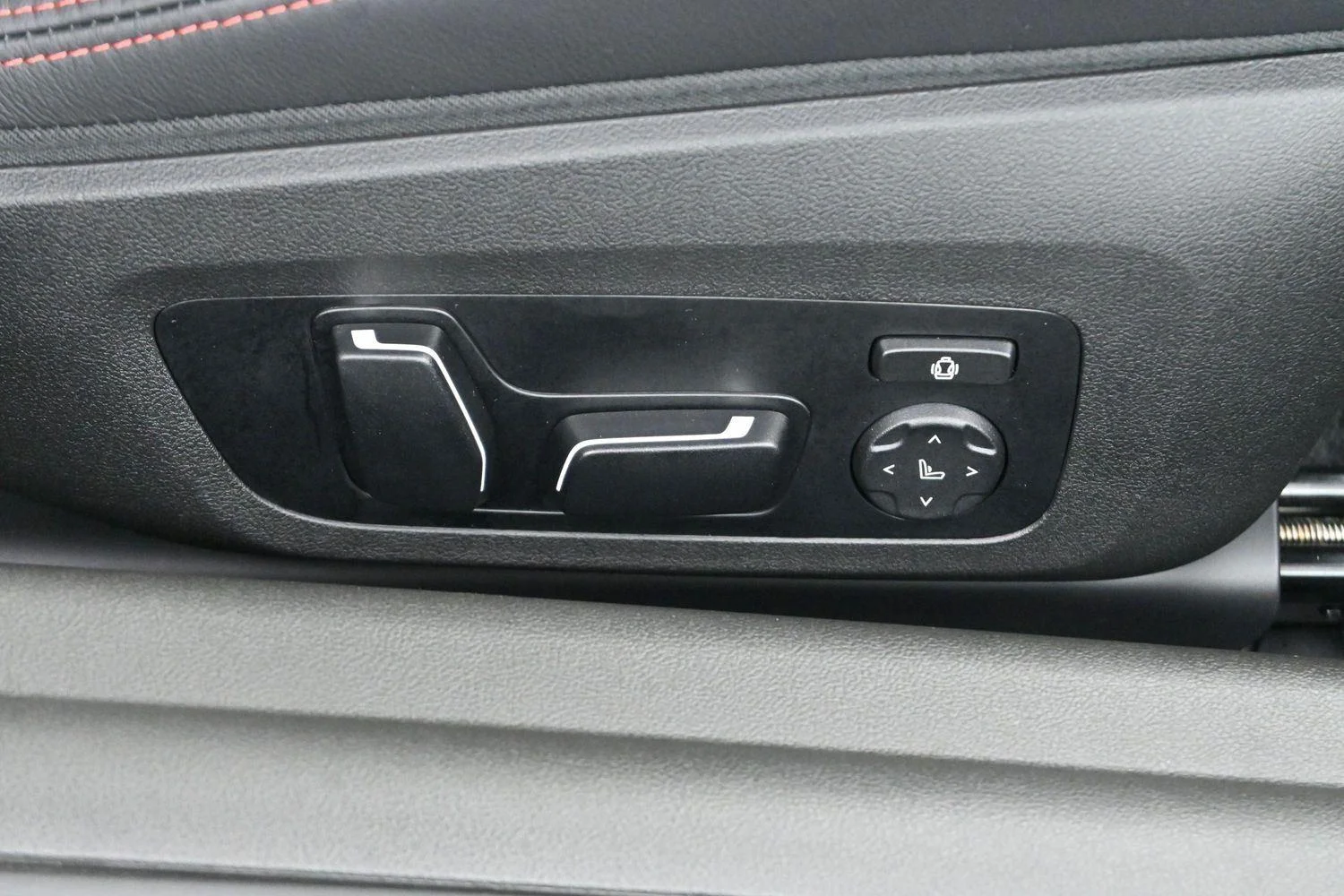 Used 2025 Black Sapphire Metallic BMW Coupe image 29