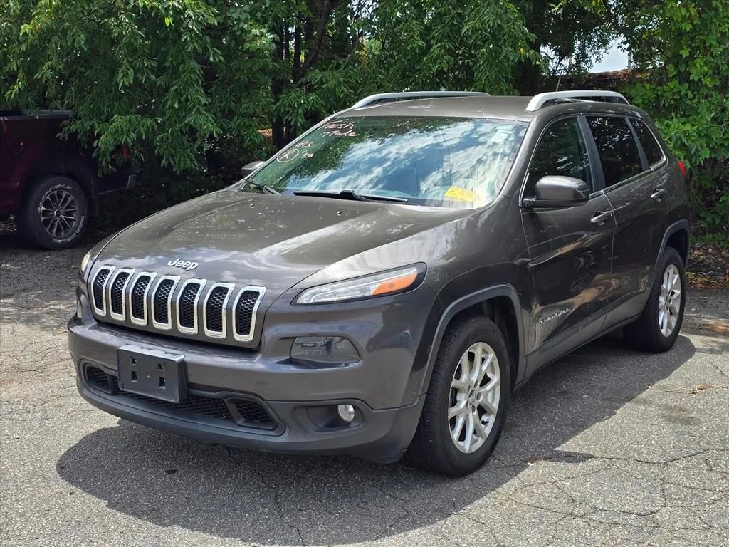 Used 2014 Gray Jeep Latitude image 2