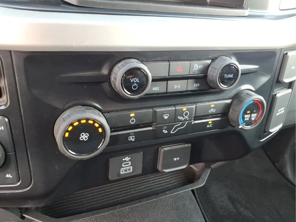 Used 2025 Gray Ford XLT image 28