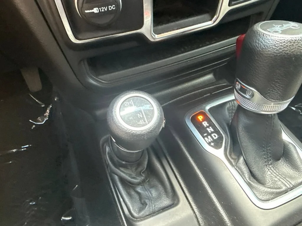 Used 2019  Jeep Sport image 19