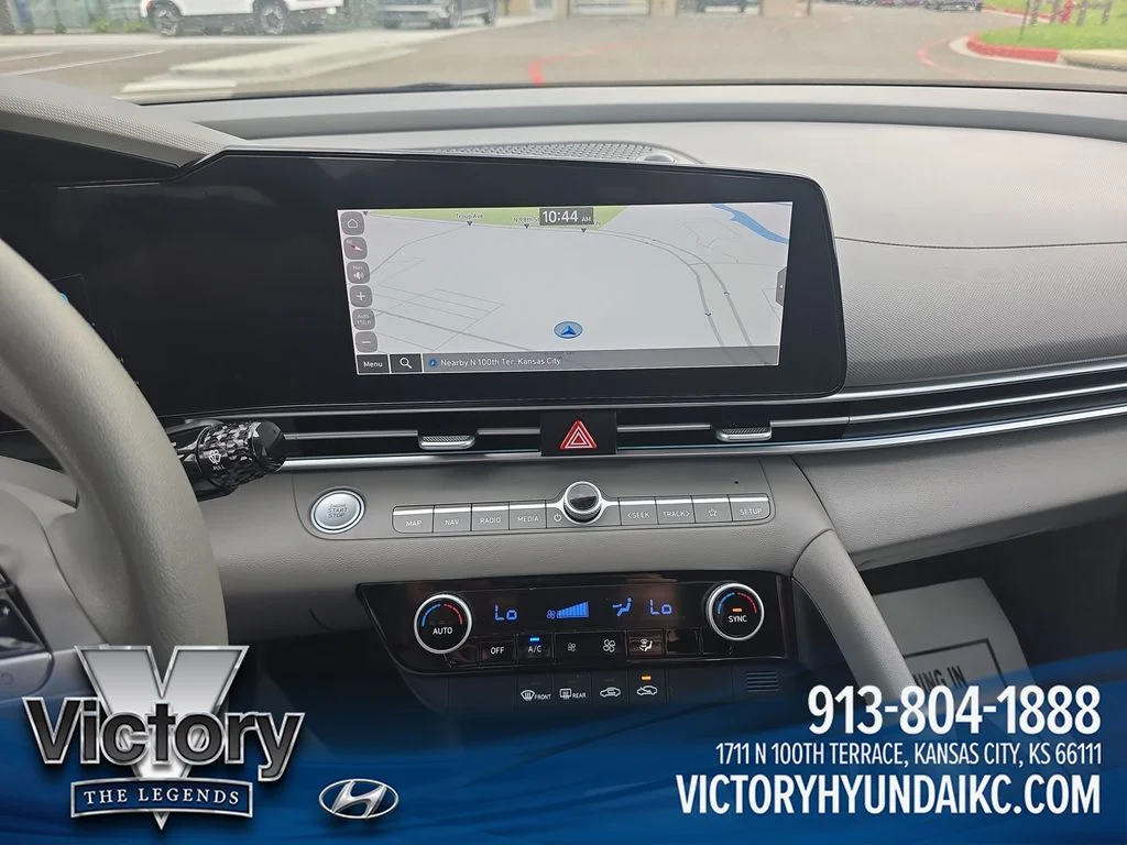 Used 2024 Black Hyundai SEL image 17