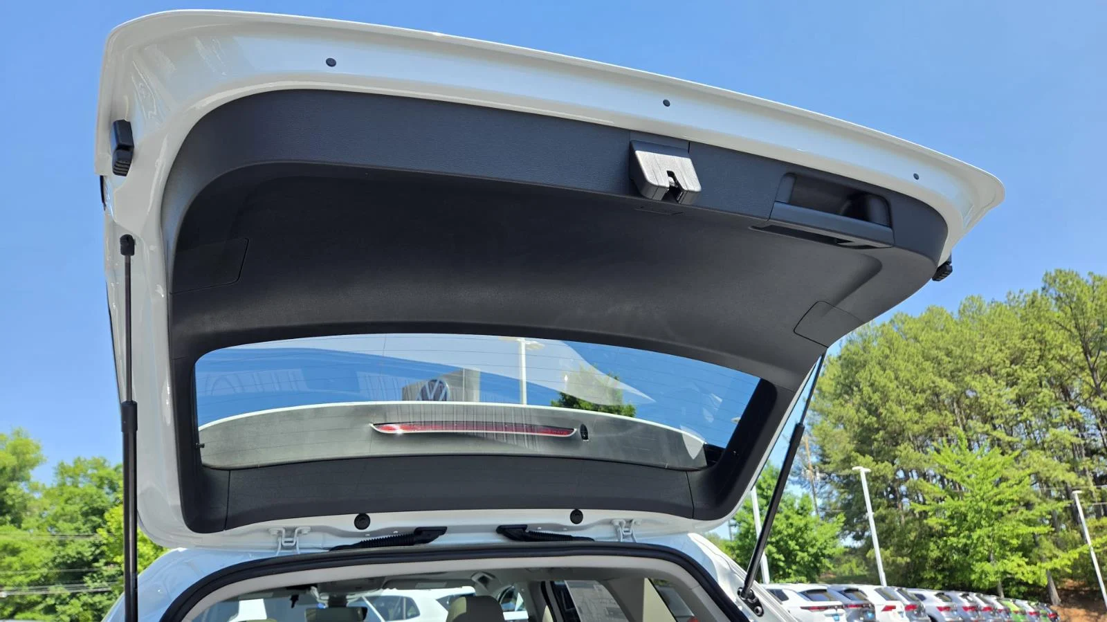 New 2026 Pure White Volkswagen SE image 69