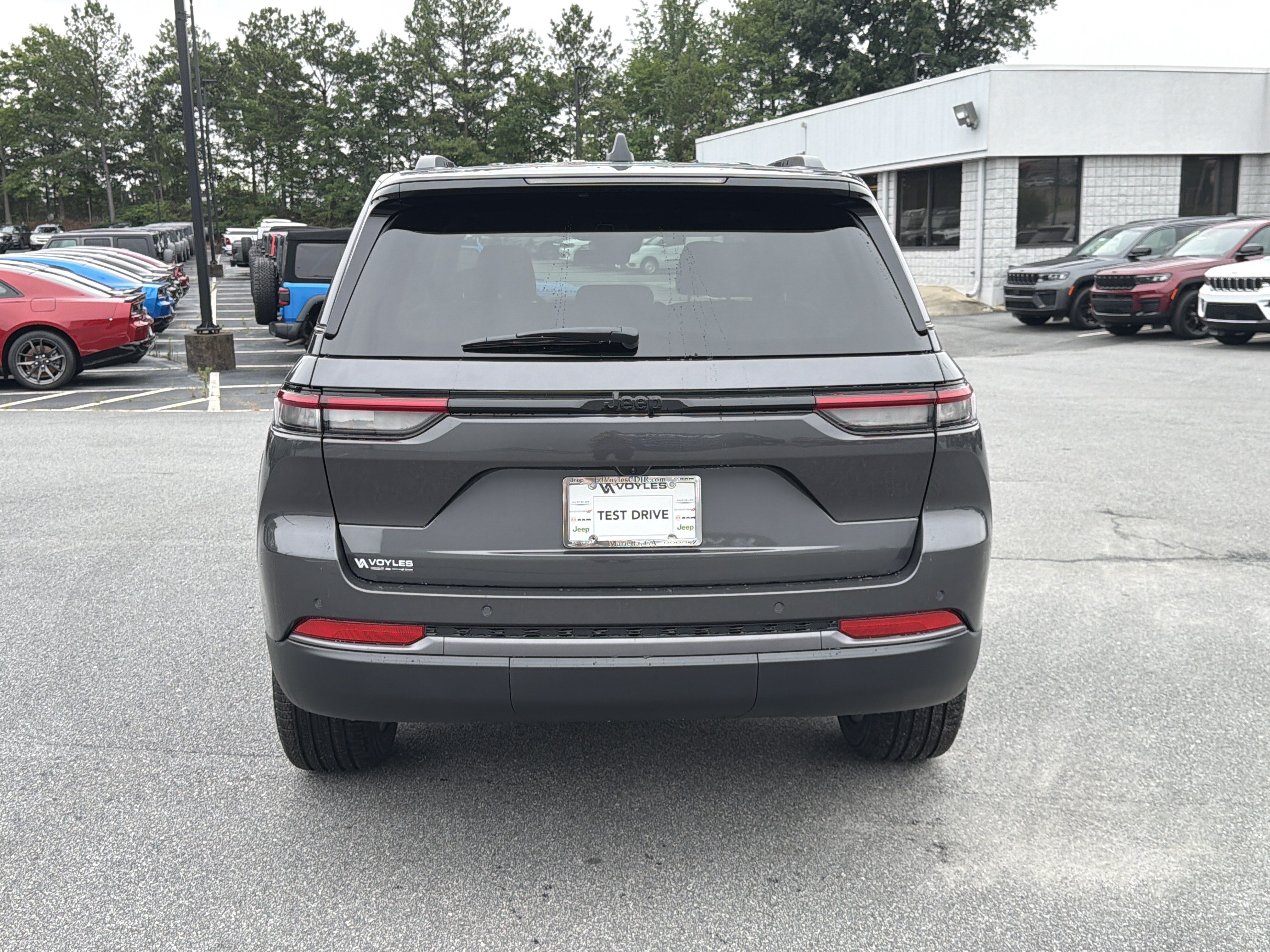 New 2026 Baltic Gray Metallic Clear-Coat Exterior Paint Jeep Limited image 7