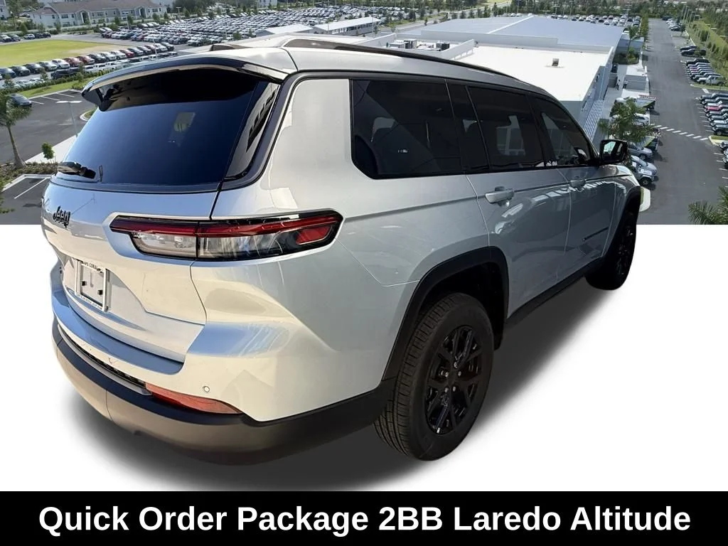 New 2026 Silver Zynith Exterior Paint Jeep Laredo Altitude image 4