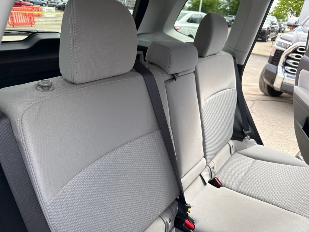 Used 2015 Ice Silver Metallic Subaru 2.5i Premium image 19