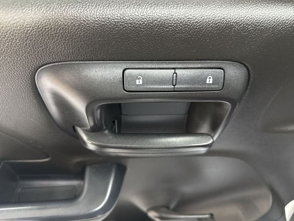 Used 2018 Summit White Chevrolet WT image 14