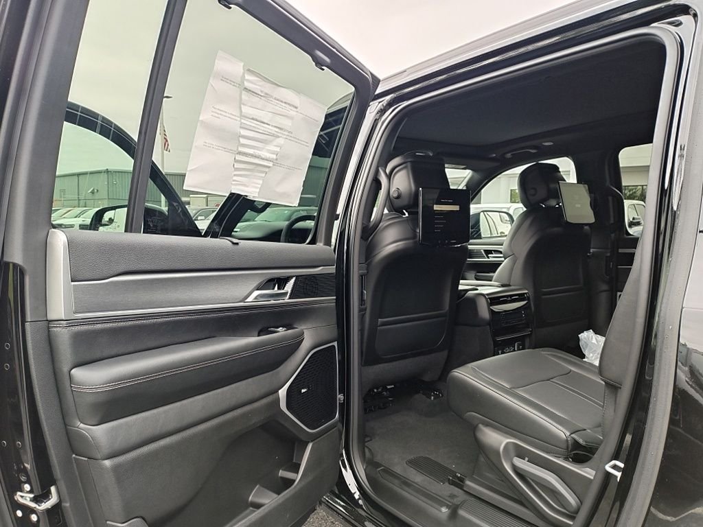 New 2026 High Gloss Black Exterior Paint Jeep Limited Reserve image 30